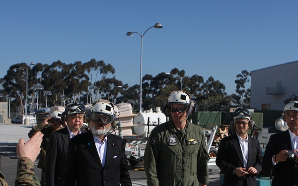 Japanese dignitaries preview MV-22B