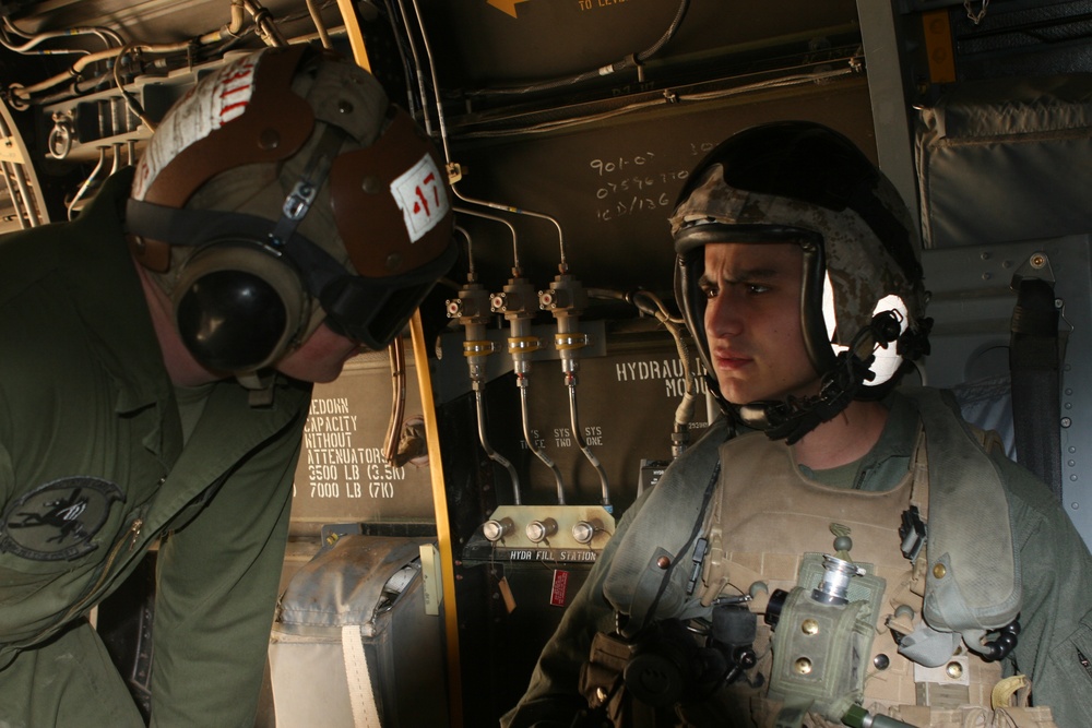 Air-to-ground refuel practice via Osprey
