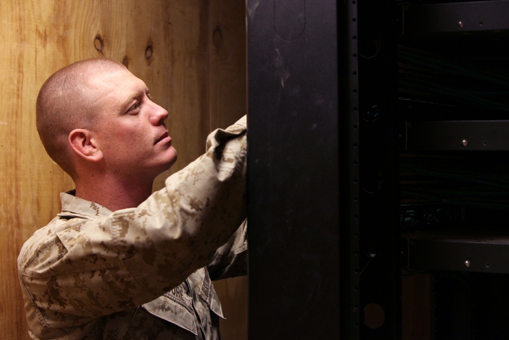 Data systems specialists keep Marine Corps running