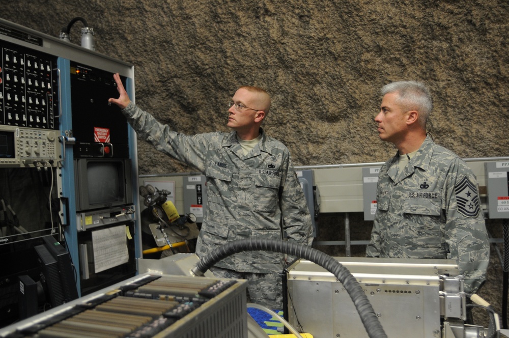 AFCENT command chief visits 379th AEW airmen