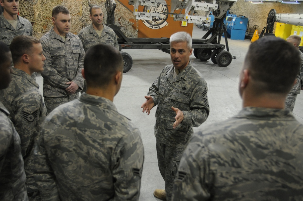 AFCENT command chief talks with 379th Maintenance Squadr