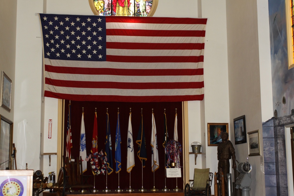 Marines and sailors volunteer at local veteran museum