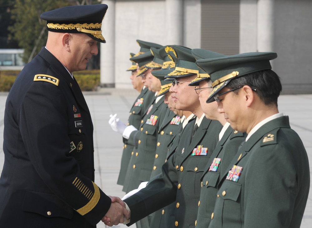 Army chief of staff visits Tokyo