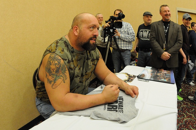 North Dakota soldiers treated as VIPs, meet WWE’s ‘Big Show’