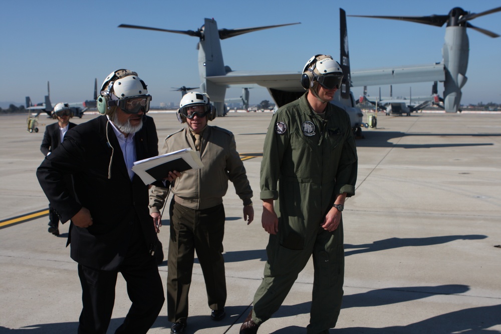 Japanese dignitaries preview MV-22B
