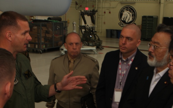 Japanese dignitaries preview MV-22B