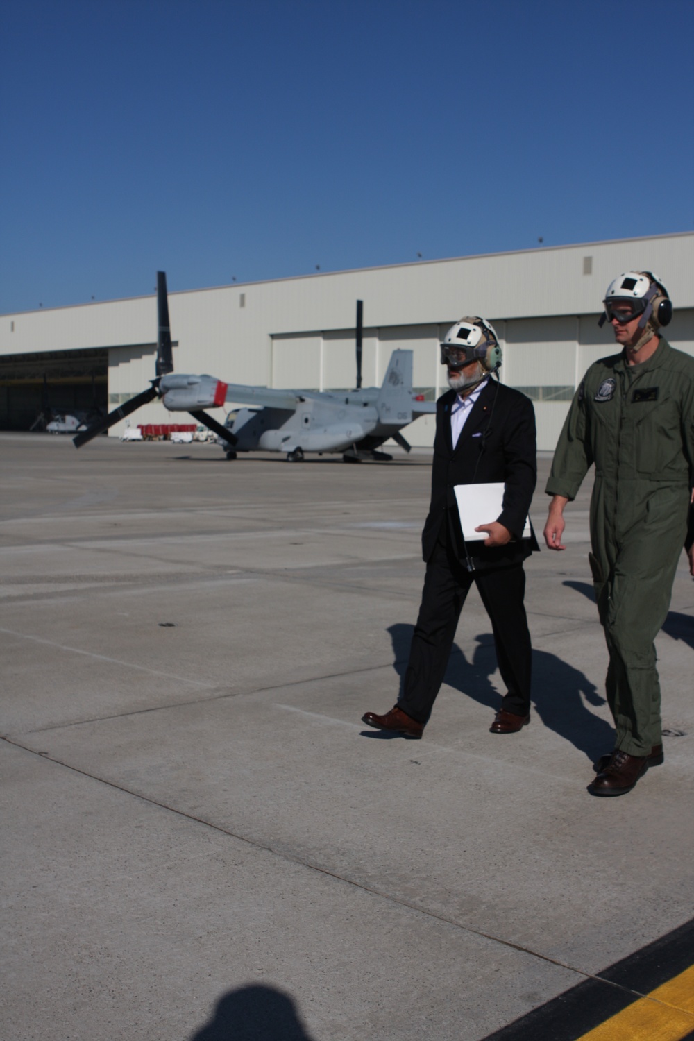 Japanese dignitaries preview MV-22B