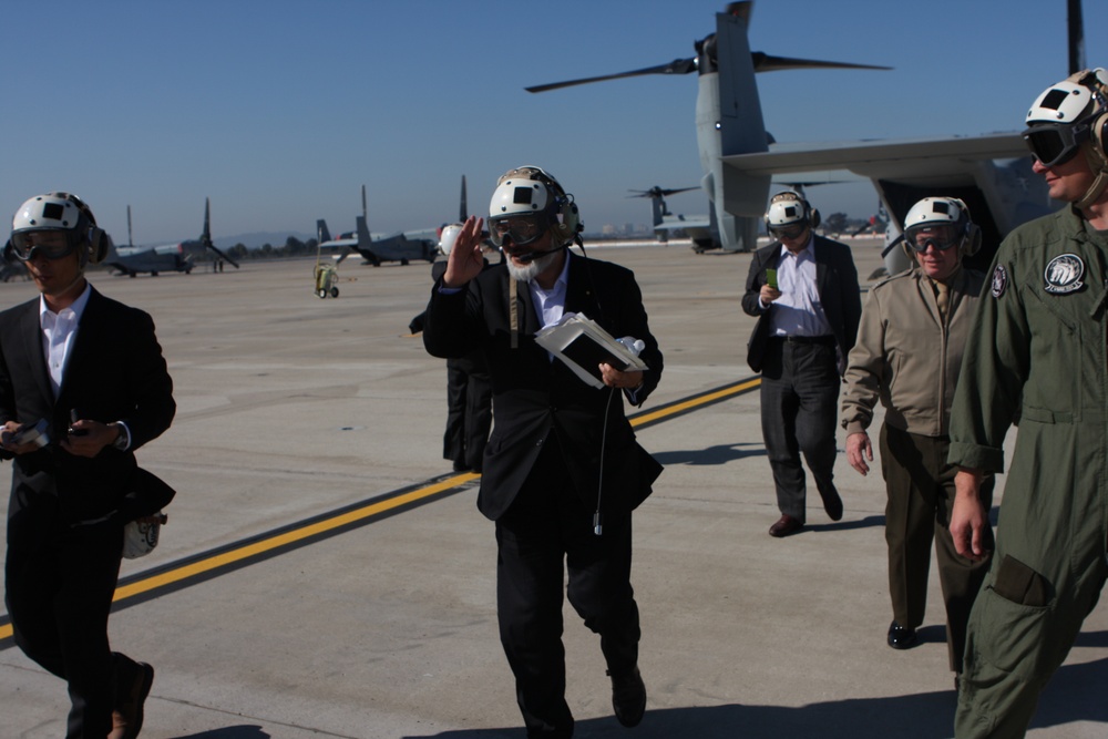 Japanese dignitaries preview MV-22B