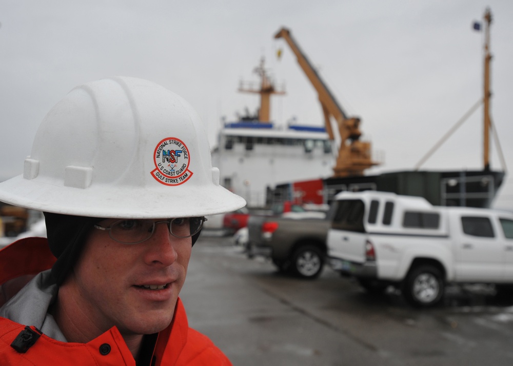 Coast Guard, other environmental response agencies prepare equipment for oil-recovery training