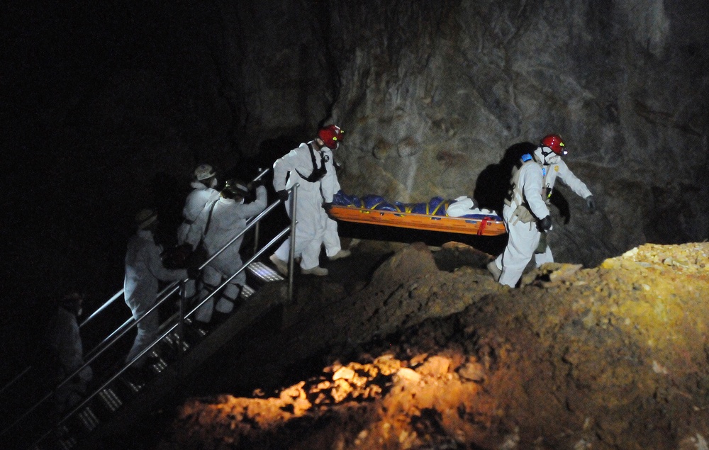 South Dakota National Guard conducts rescue training at Jewel Cave