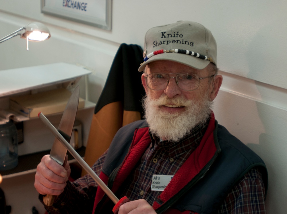 Former Marine sharpens knives to support soldiers