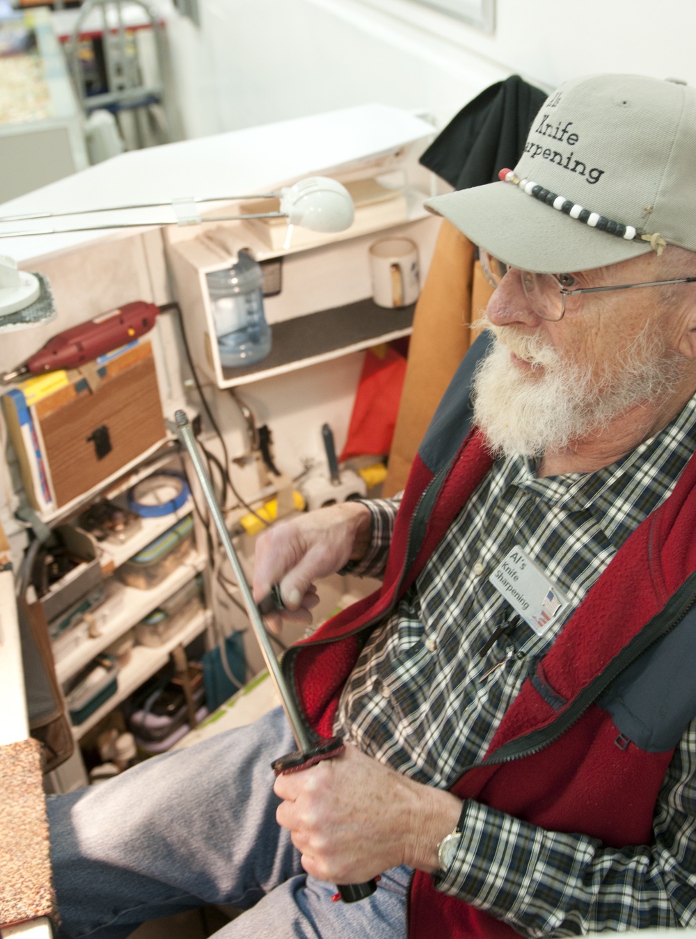 Former Marine sharpens knives to support soldiers