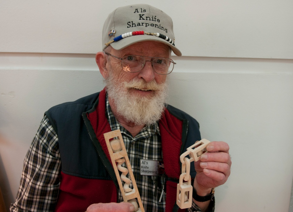 Former Marine sharpens knives to support soldiers
