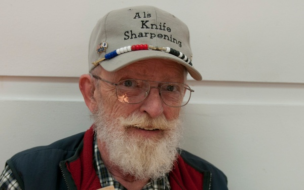 Former Marine sharpens knives to support soldiers