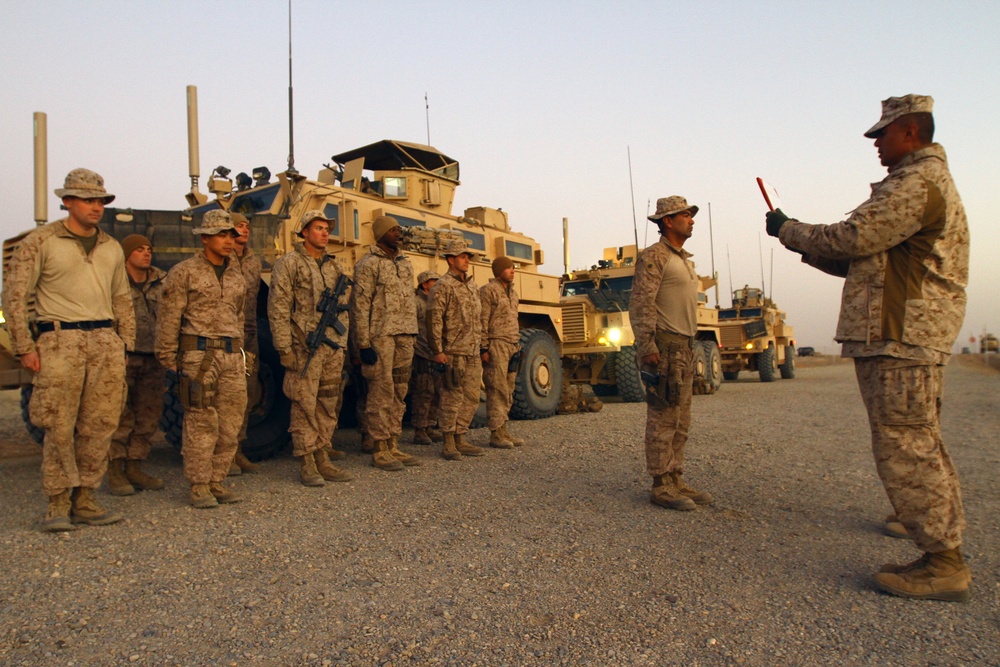 Minnesota Marine reenlists to lead Marines in Afghanistan