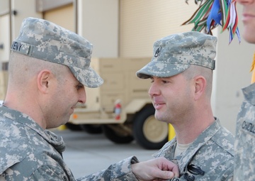 Three Currahees receive medals for valor