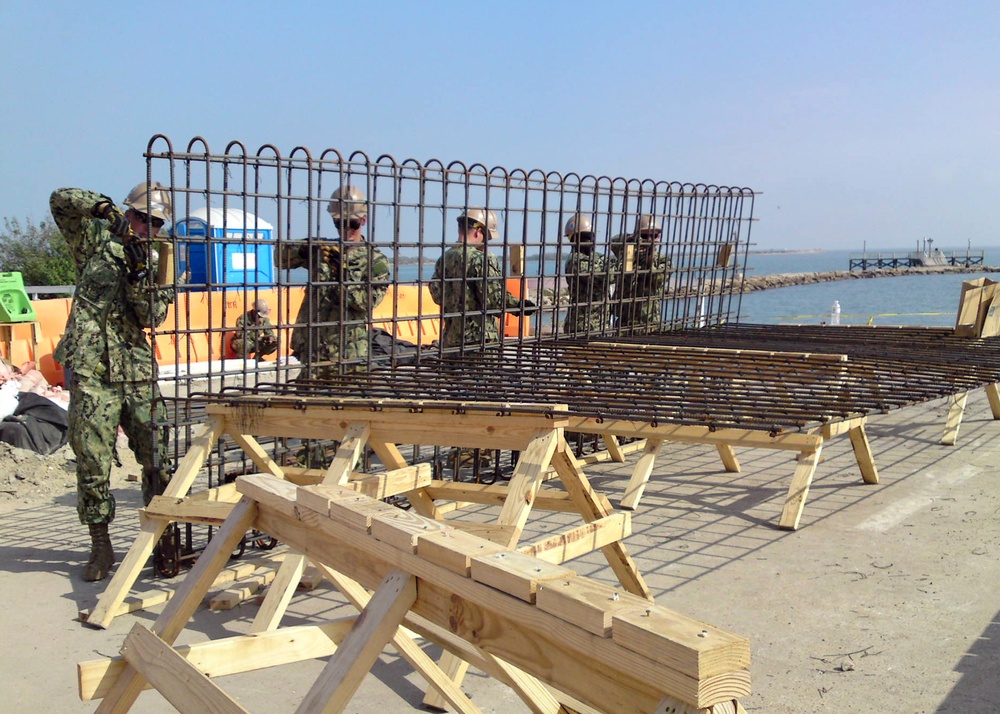 NMCB 74 Seabees build boat ramp at NAS Corpus Christi Marina