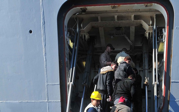 USS Mesa Verde assists Moroccan mariners in the Mediterranean Sea