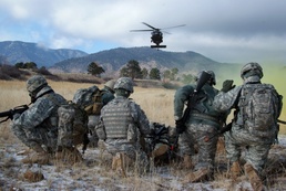 Black Hawk pilots offer WLC a lift