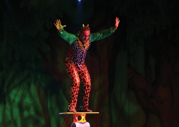 Cirque Dreams dazzles audience