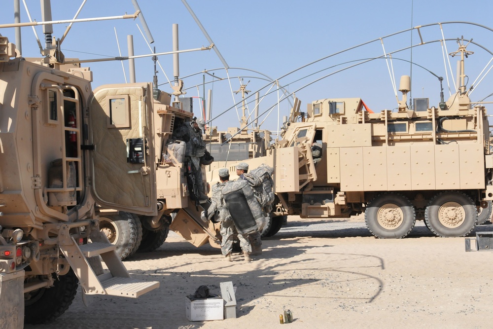 Soldiers clean up after last convoy from Iraq