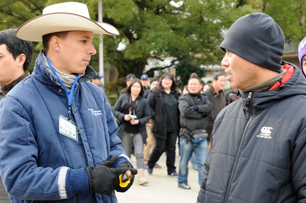 Osaka Castle cleanup