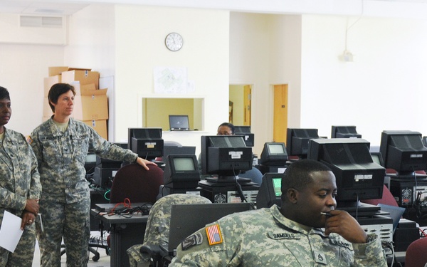 Farrisee visits troops ensconced in the Silver Scimitar '12 exercise