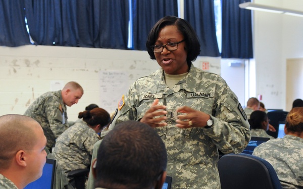 Jones engages human resource professionals at Silver Scimitar 2012