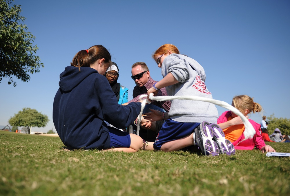 Airman explorers: Volunteers assist school