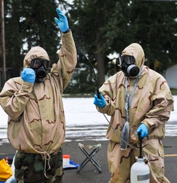 Soldiers start decontamination