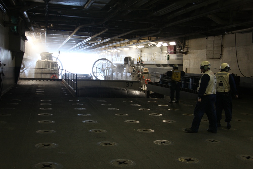 LCACs arrive aboard USS Kearsarge