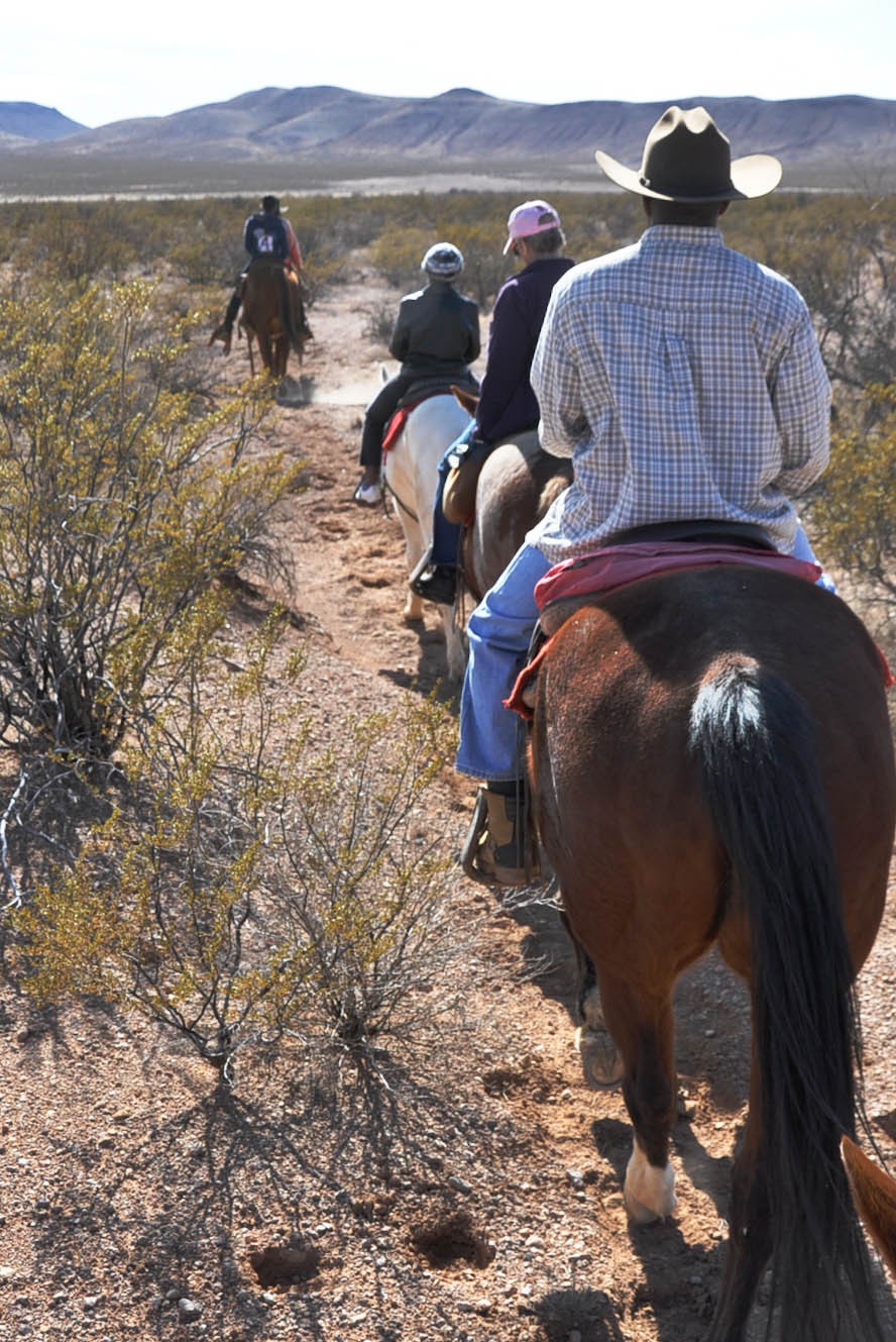Soldiers tour the Southwestern trail on horseback