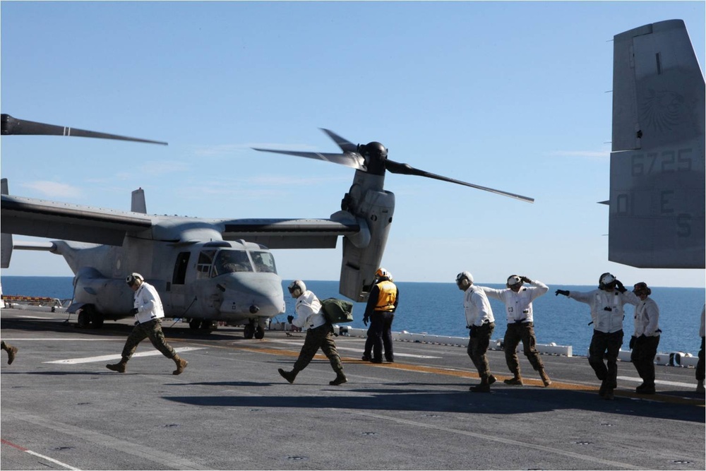 Ospreys make bold appearance on USS Wasp