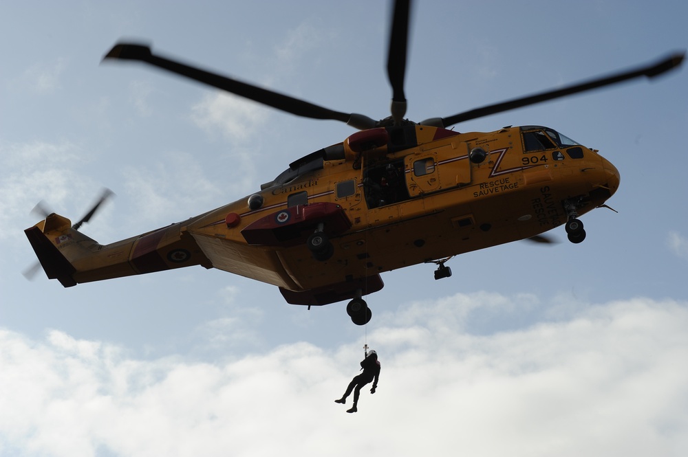 US Coast Guard Advanced Helicopter Rescue School hosts joint agency training in Astoria, Ore.