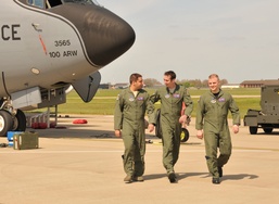 Refueling, fighter pilots provide umbrella of safety