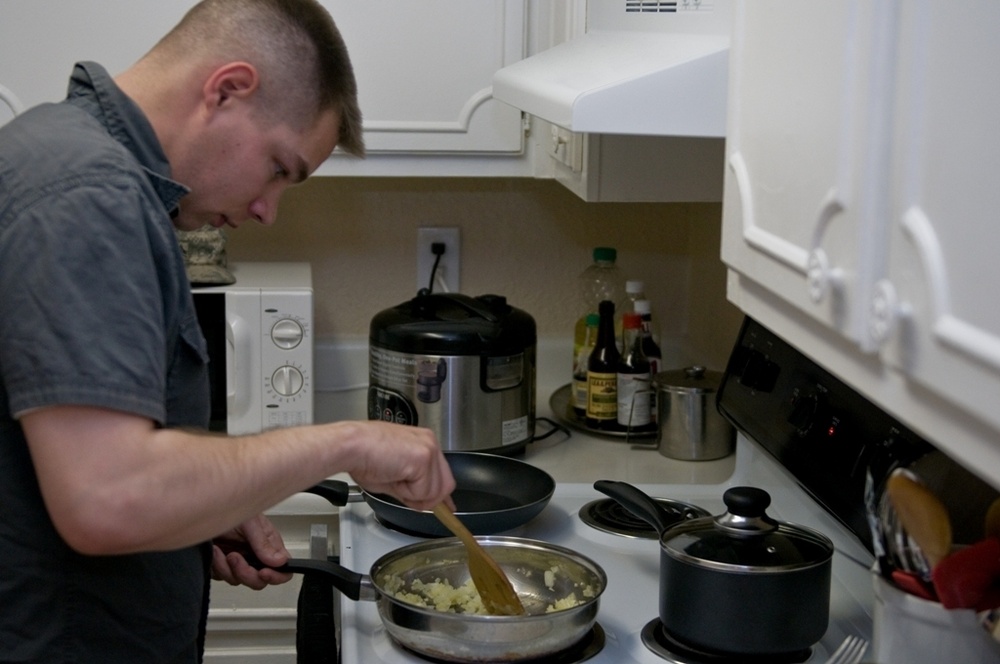 Inexpensive cooking for soldiers, spouses