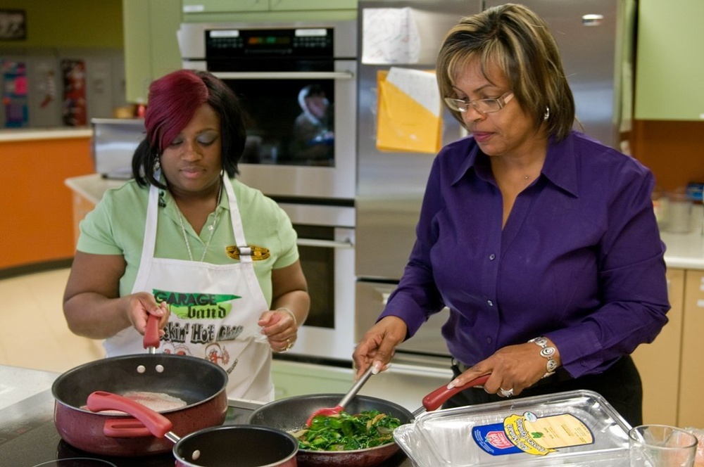 Inexpensive cooking for soldiers, spouses