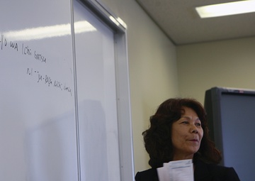 Marines, families learn basic Japanese during free class