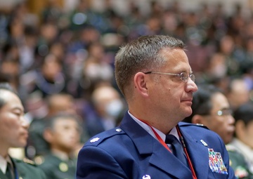 Yokota MDG commander briefs Operation Tomodachi at JMDF