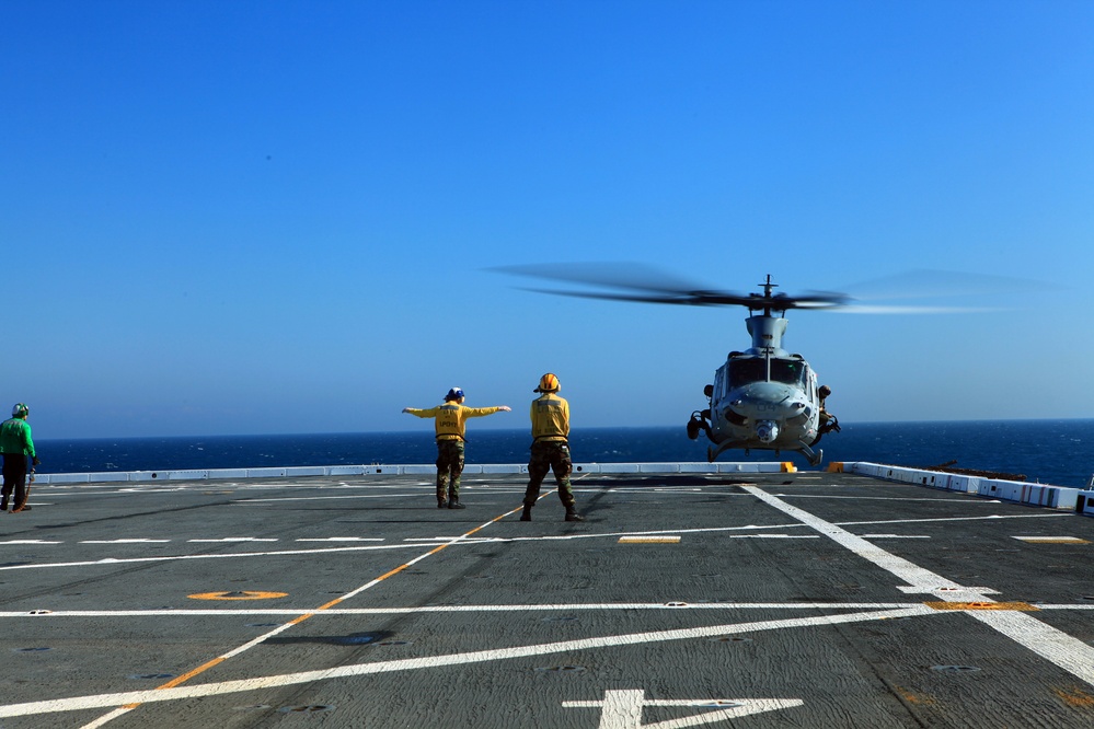 HMLA-167 lands aboard USS San Antonio