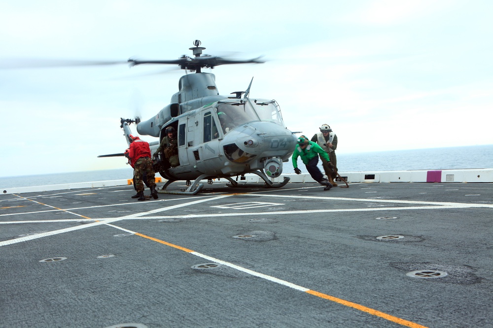 HMLA-167 lands aboard USS San Antonio