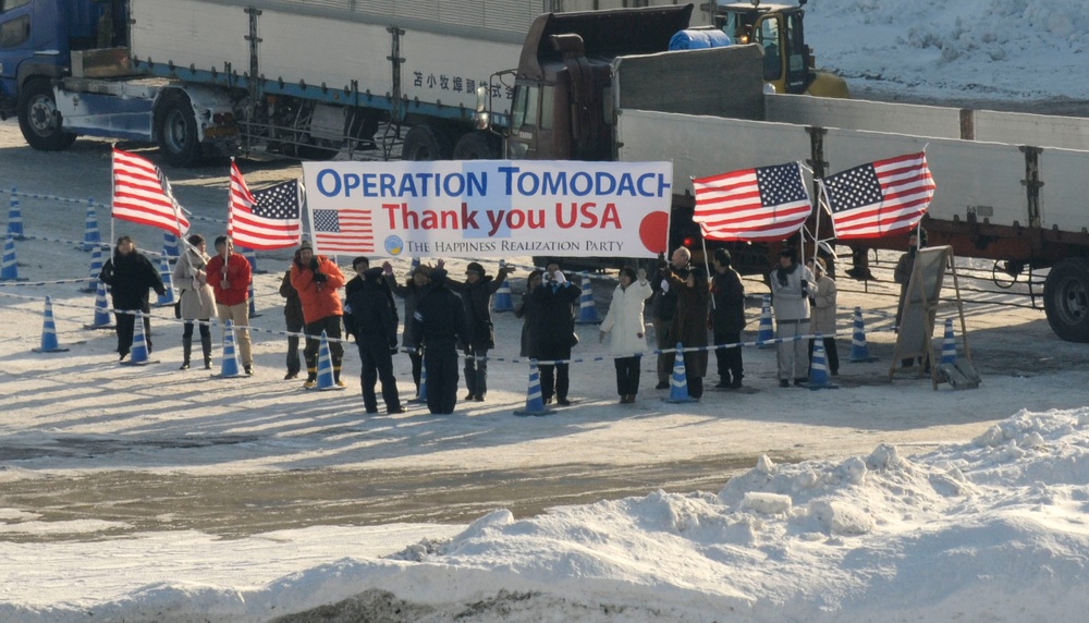 USS Blue Ridge arrives in Tomakomai