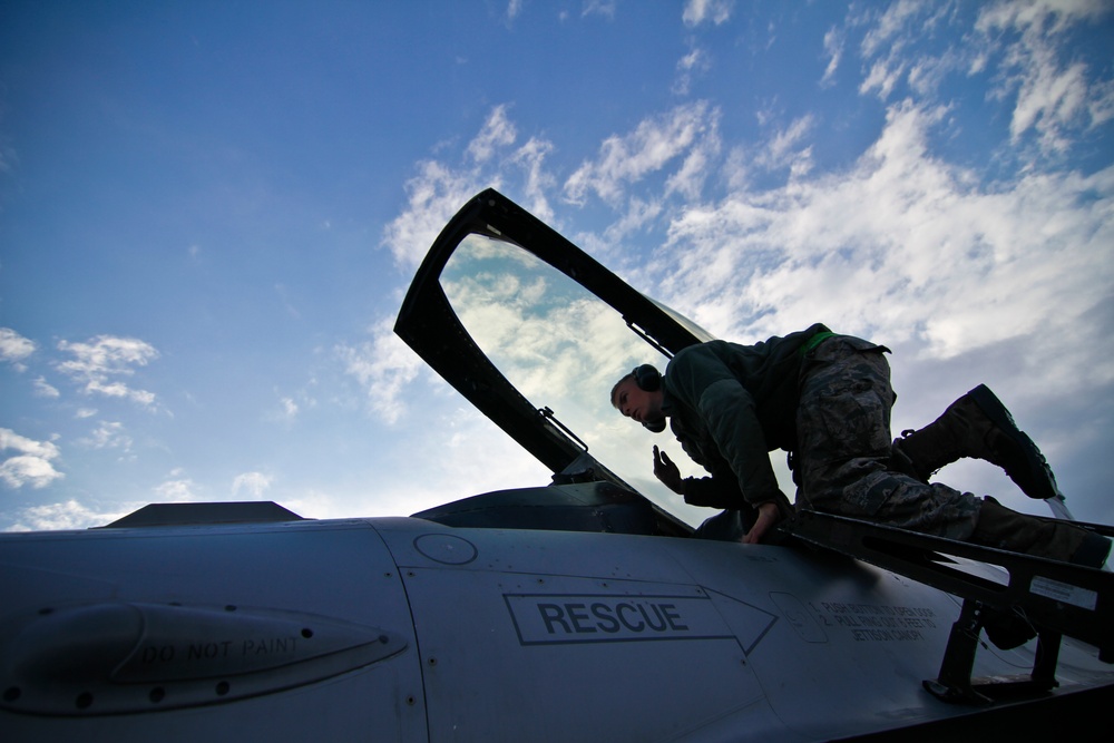 177th Fighter Wing Maintenance keeps F-16s in the fight