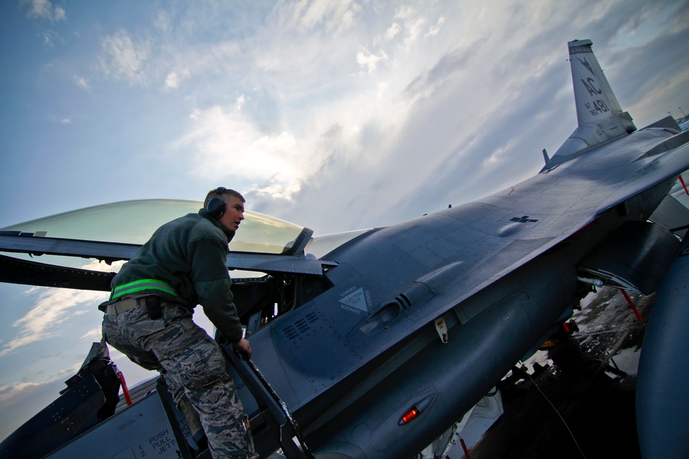 177th Fighter Wing Maintenance keeps F-16s in the fight