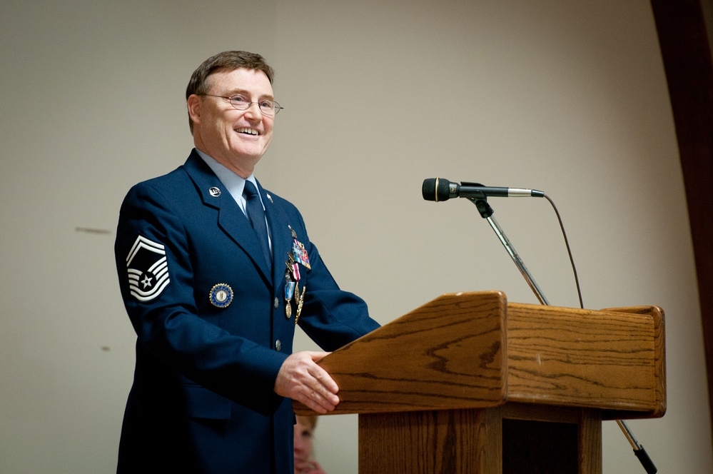 Kentucky Air National Guard recruiter retires