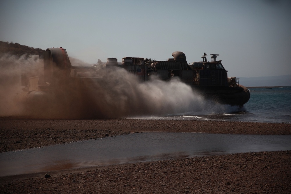 DVIDS - Images - 11th Marine Expeditionary Unit Trains In Horn Of ...