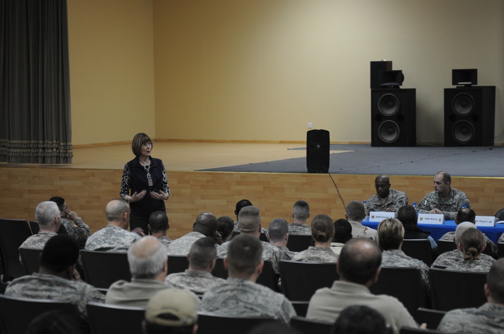 408th Contracting Support Brigade hosts town hall meeting