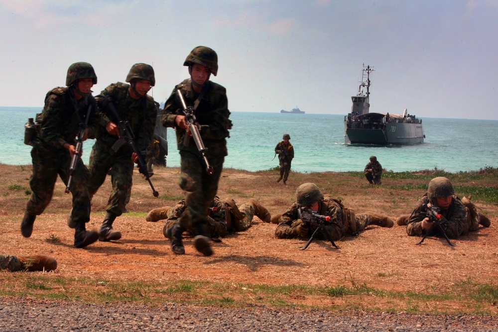Thailand, Republic of Korea, US forces conduct amphibious assault