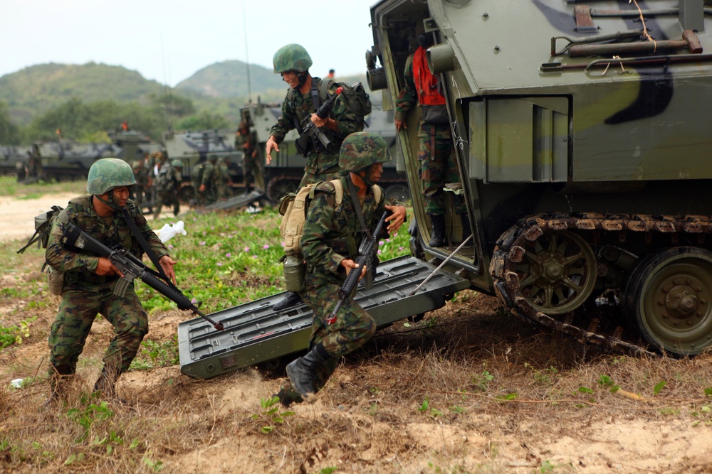 Tri-national Marine force assaults Thai beach
