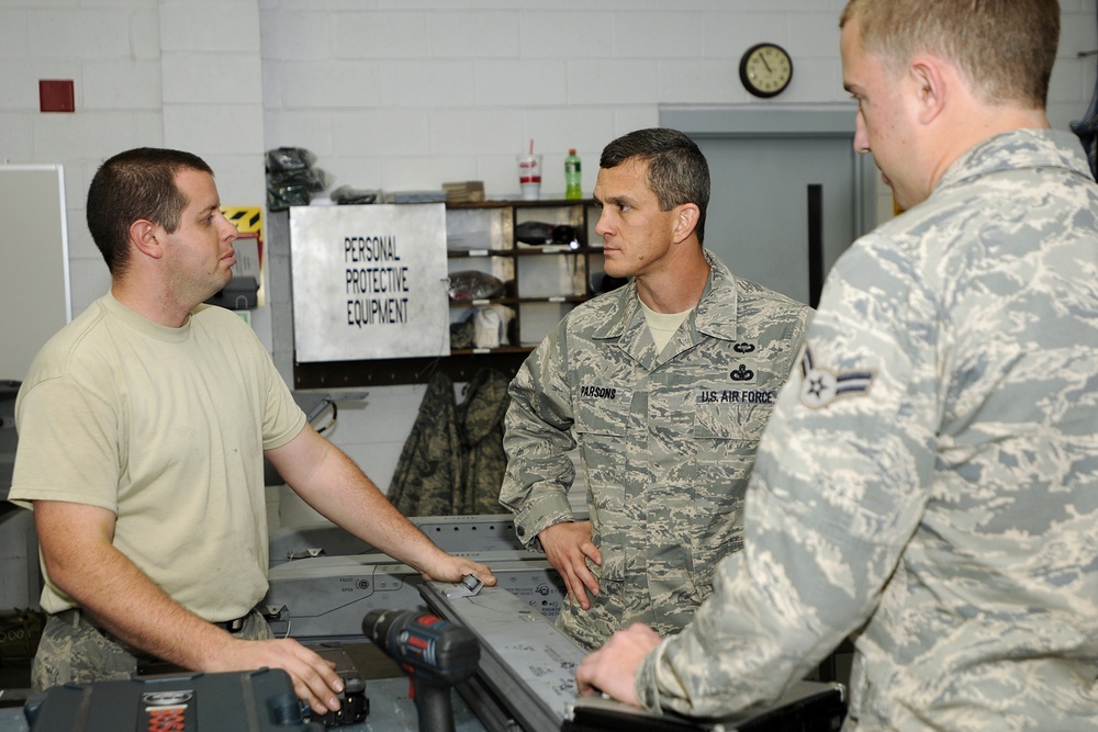 ACC Chief Master Sgt. Richard Parsons visits McEntire JNGB